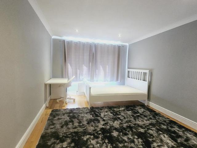Brabazon Street, London E14 1 bed semi detached house to rent £950 pcm £219 pw