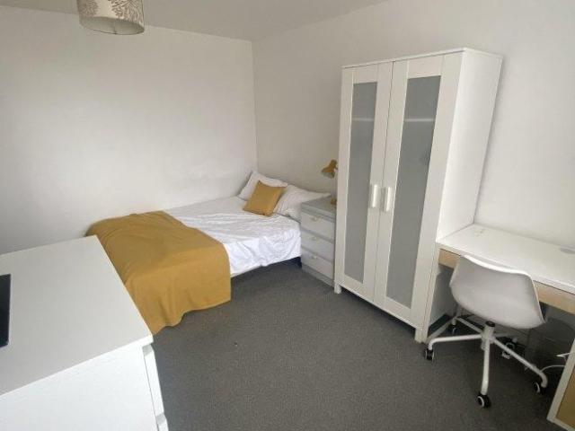 Brabourne Close 5 bed house share to rent £2,800 pcm £646 pw