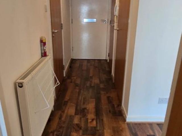 Brabloch Park, Paisley PA3, 2 bed flat to rent, £1,100 pcm | PrimeLocation