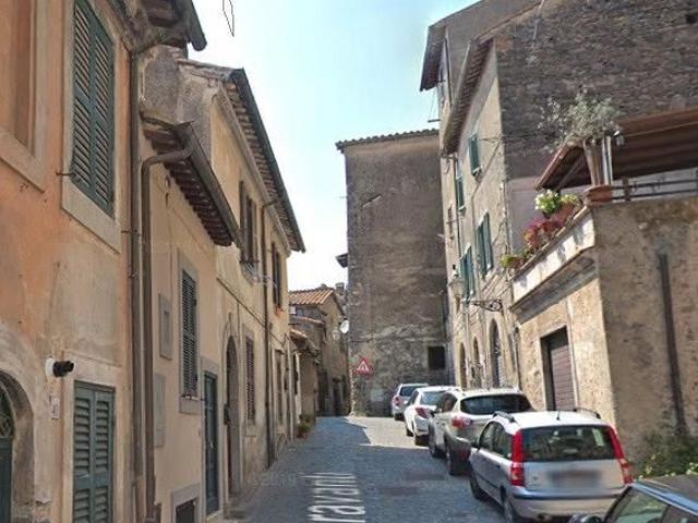Bracciano ampio monolocale ammobiliato