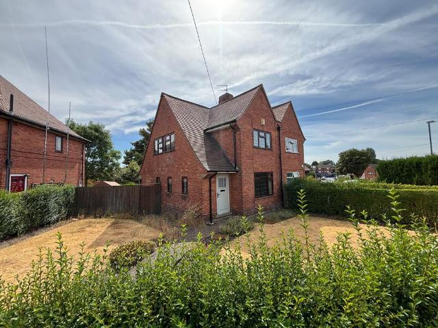Bracknell Crescent 139647. 3 bed house to rent £1,150 pcm £265 pw