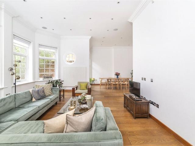 Bracknell Gardens, Hampstead NW3, 4 bed maisonette to rent, £10,900 pcm | PrimeLocation