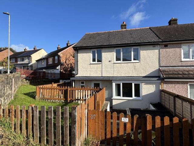 Bracken Bank Grove, Keighley BD22 3 bed semi detached house to rent £850 pcm £196 pw