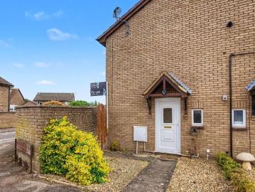 Bracken Close, Carterton OX18, 1 bed end terrace house to rent, £950 pcm | PrimeLocation