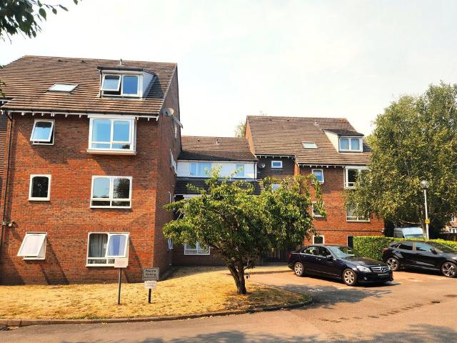Bracken Park Gardens, Wordsley, Stourbridge DY8, 2 bed flat to rent, £850 pcm | PrimeLocation