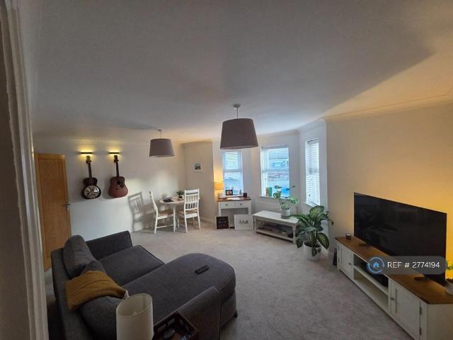 Bracken Road, Bournemouth, BH6 2 bed flat to rent £1,500 pcm £346 pw