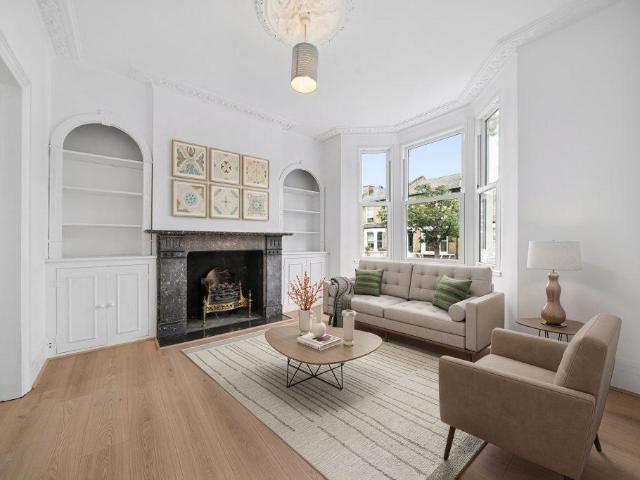 Brackenbury Road, London W6 3 bed maisonette to rent £3,200 pcm £738 pw