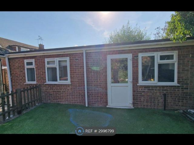 Brackendale Avenue, Basildon SS13, Studio to rent, £1,100 pcm | PrimeLocation