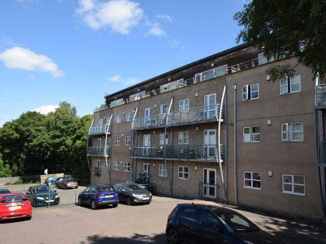 Brackendale Court, Thackley, Bradford BD10, 2 bed flat to rent, £750 pcm | PrimeLocation