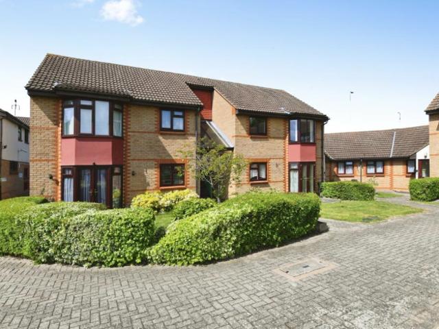 Brackendale Court, Basildon SS13, 2 bed flat to rent, £1,000 pcm | PrimeLocation