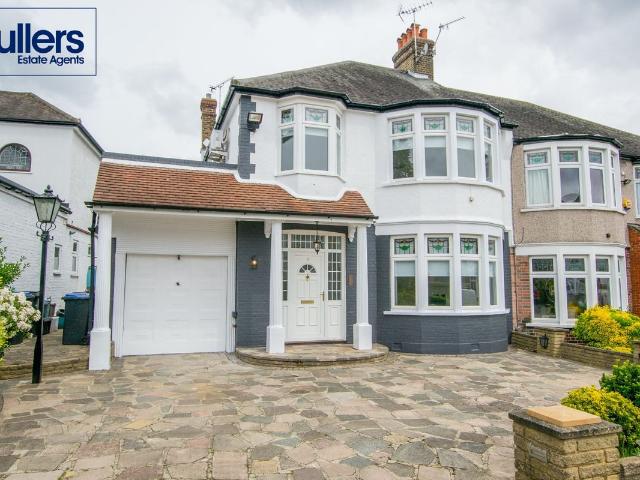 Brackendale, London N21, 3 bed semi detached house to rent, £3,500 pcm | PrimeLocation
