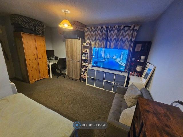 Brackenwood Mews, Wilmslow SK9, Studio to rent, £825 pcm | PrimeLocation