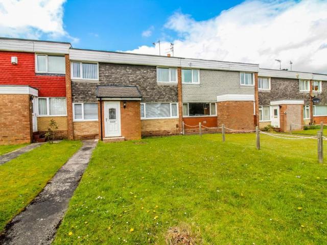 Brackenway, Albany, Washington, NE37. 3 bed terraced house to rent £850 pcm £196 pw