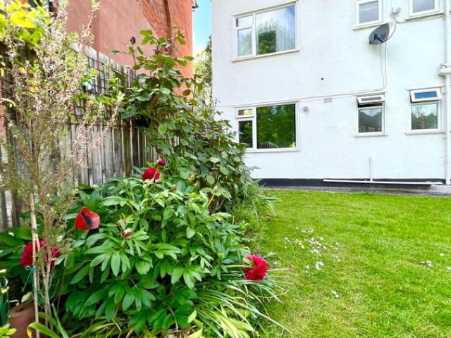Brackley Court, Beckenham, Kent BR3, 2 bed flat to rent, £1,650 pcm | PrimeLocation