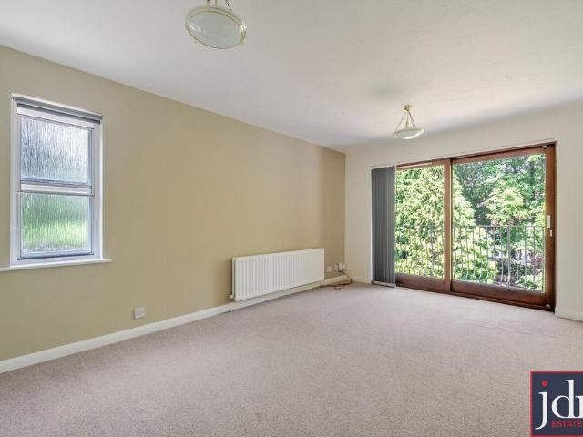Brackley Road, Beckenham, BR3 2 bed apartment to rent £1,800 pcm £415 pw