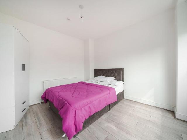 Bracondale Road London SE2 1 bed in a house share to rent £900 pcm £208 pw