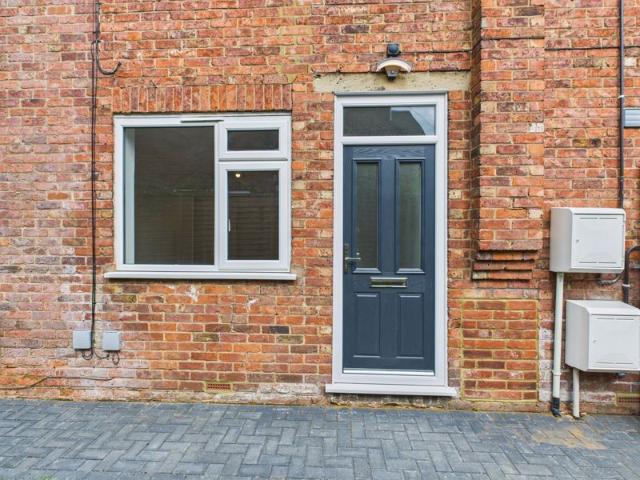 Bradbourne Road, Sevenoaks TN13, 2 bed flat to rent, £1,650 pcm | PrimeLocation