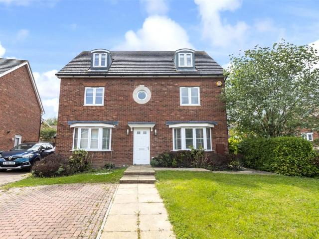 Bradbrook Drive, Longfield, Kent, DA3 5 bed detached house to rent £2,600 pcm £600 pw