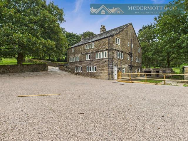 Bradburys Lane, Greenfield, Saddleworth 2 bed apartment to rent £1,650 pcm £381 pw