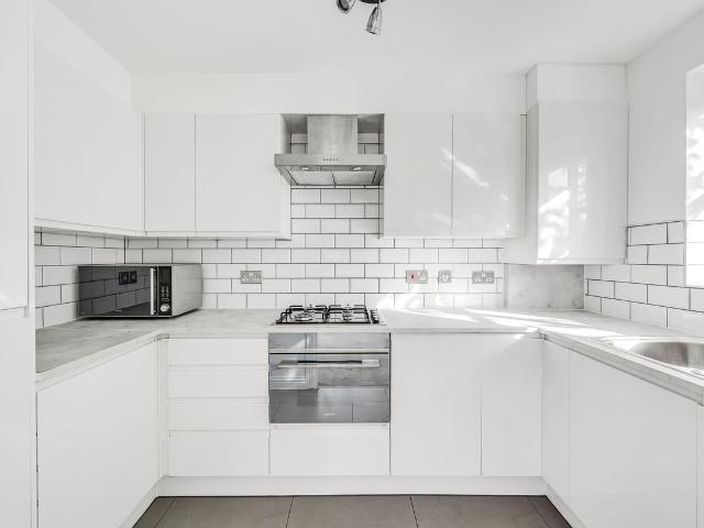 Braddock Close, Isleworth, London TW7, 2 bed flat to rent, £1,798 pcm | PrimeLocation
