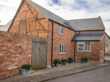Bradenstoke Chippenham SN15 5 bed country house to rent £5,000 pcm £1,154 pw