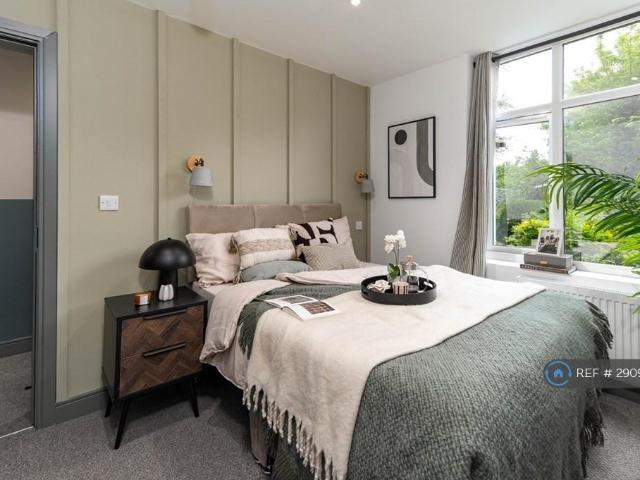 Bradford Terrace, Bury, BL9 1 bed in a house share to rent £695 pcm £160 pw
