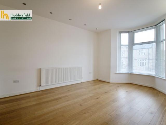 Bradford Road, Huddersfield HD1, 2 bed flat to rent, £700 pcm | PrimeLocation