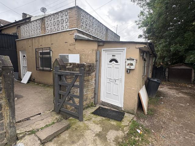 Bradford Road, Huddersfield HD1, 5 bed flat to rent, £1,000 pcm | PrimeLocation