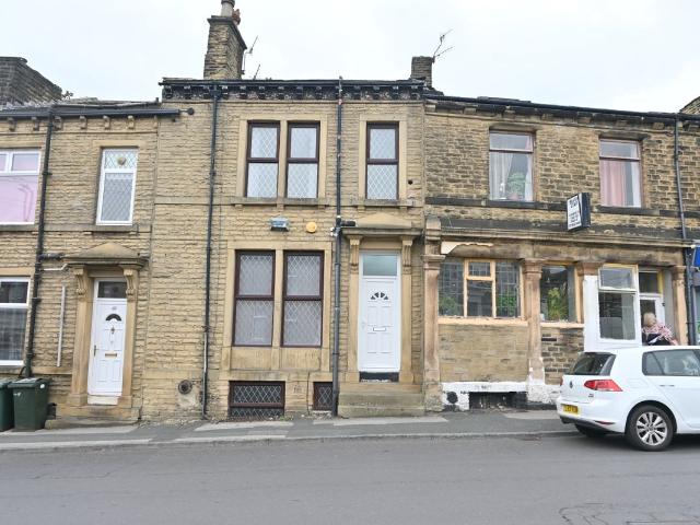 Bradford Road, Idle BD10, 2 bed terraced house to rent, £750 pcm | PrimeLocation