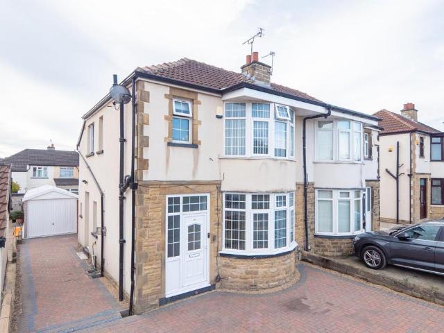 Bradford Road, LS28 7HQ 3 bed semi detached house to rent £1,200 pcm £277 pw