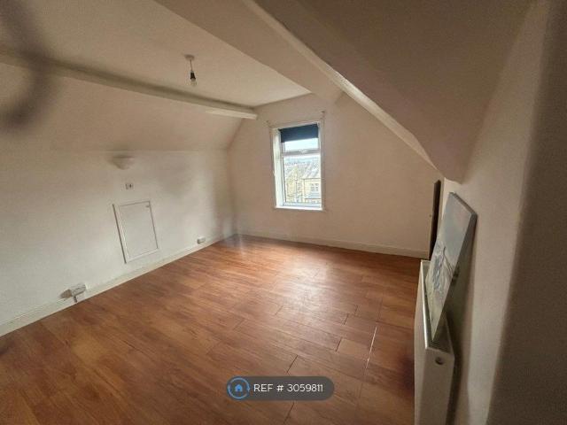 Bradford Road, Shipley BD18, 2 bed flat to rent, £690 pcm | PrimeLocation