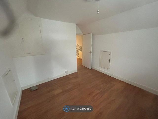 Bradford Road Shipley, Shipley BD18, 2 bed flat to rent, £765 pcm | PrimeLocation
