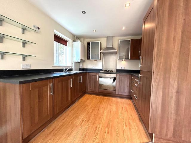 Bradford Road, Wakefield, WF1 2 bed flat to rent £950 pcm £219 pw