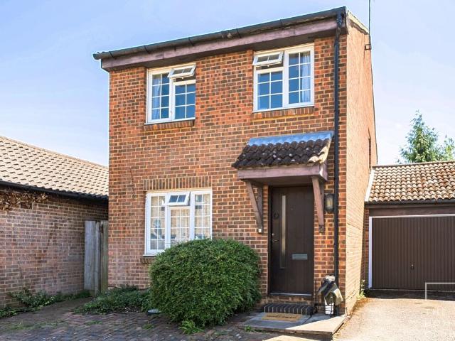 Bradfield Close, Guildford, Surrey GU4, 3 bed link detached house to rent, £2,100 pcm | PrimeLocation