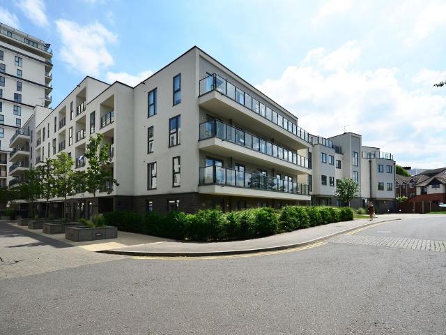 Bradfield Close, Woking GU22, 1 bed flat to rent, £1,400 pcm | PrimeLocation