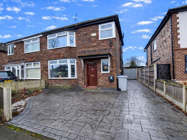 Bradfield Road, Urmston, M41 3 bed semi detached house to rent £1,500 pcm £346 pw