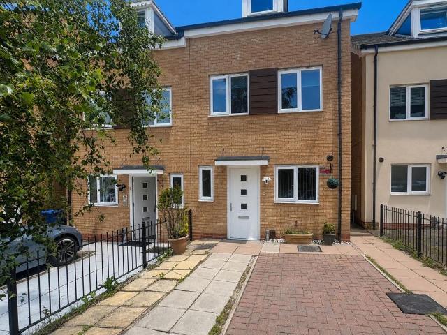 Bradfield Way, Dudley, DY1 3 bed semi detached house to rent £1,300 pcm £300 pw