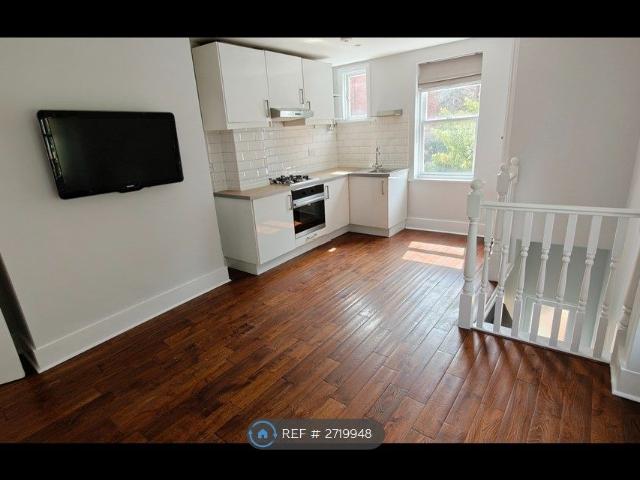 Brading Road, London SW2, 3 bed flat to rent, £2,200 pcm | PrimeLocation