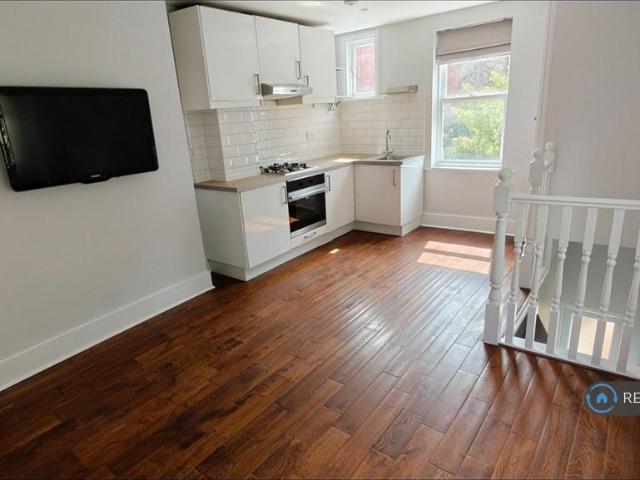 Brading Road, London, SW2 3 bed flat to rent £2,200 pcm £508 pw