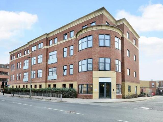 Bradley Court, Camberley GU15 1 bed apartment to rent £1,160 pcm £268 pw