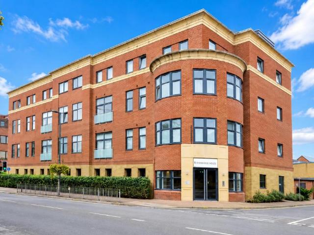 Bradley Court, Surrey GU15 2 bed apartment to rent £1,475 pcm £340 pw