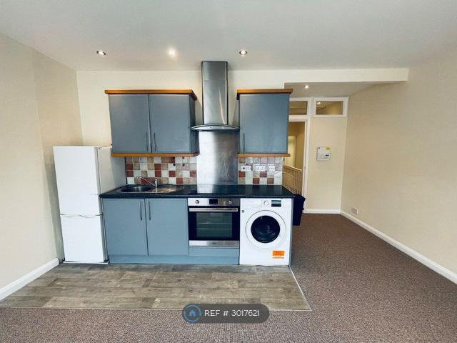 Bradley Crescent, Bristol BS11, 2 bed flat to rent, £1,300 pcm | PrimeLocation