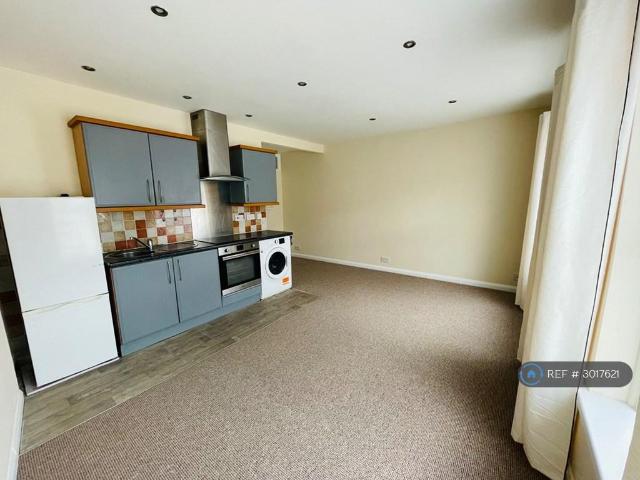 Bradley Crescent, Bristol, BS11 2 bed flat to rent £1,300 pcm £300 pw