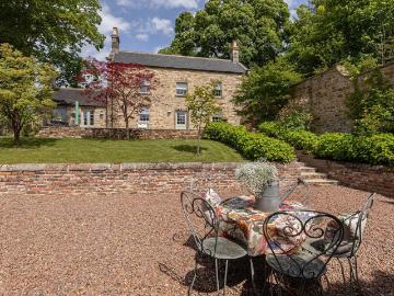 Bradley Garden House, Sled Lane. 4 bed detached house to rent £4,000 pcm £923 pw
