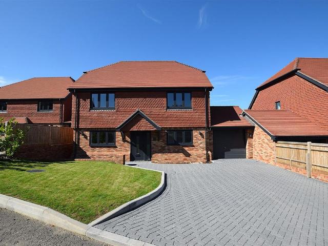 Bradshaw Close, Hasting TN35, 4 bed semi detached house to rent, £2,500 pcm | PrimeLocation