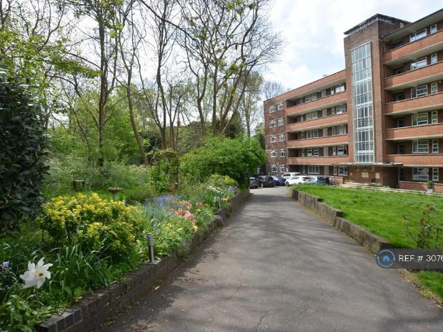 Brae Court, Kingston Upon Thames, KT2 2 bed flat to rent £2,200 pcm £508 pw