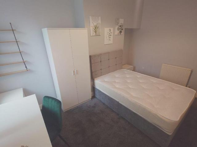 Brae St, Kensington 3 bed terraced house to rent £1,755 pcm £405 pw