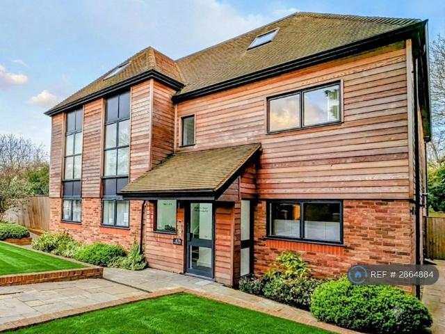 Braeburn Court, London, N14 2 bed flat to rent £2,395 pcm £553 pw