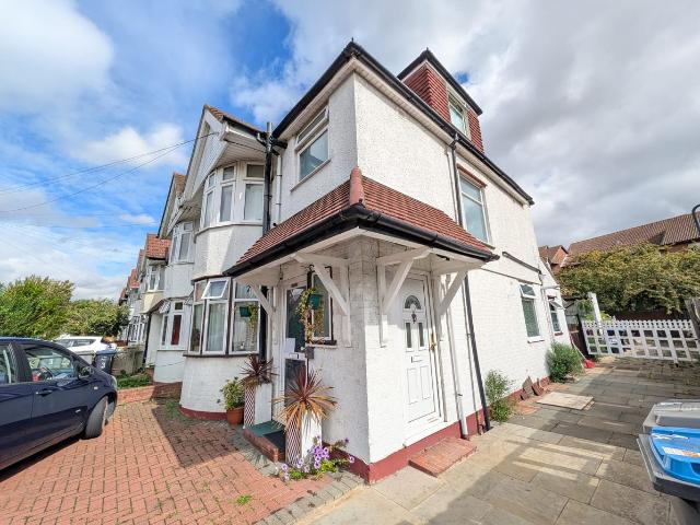Braemar Avenue, Neasden NW10, 2 bed maisonette to rent, £1,800 pcm | PrimeLocation