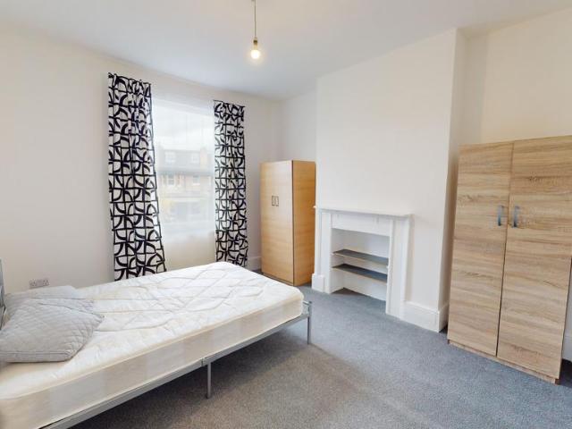 Braemar R4 1 bed in a house share to rent £870 pcm £201 pw